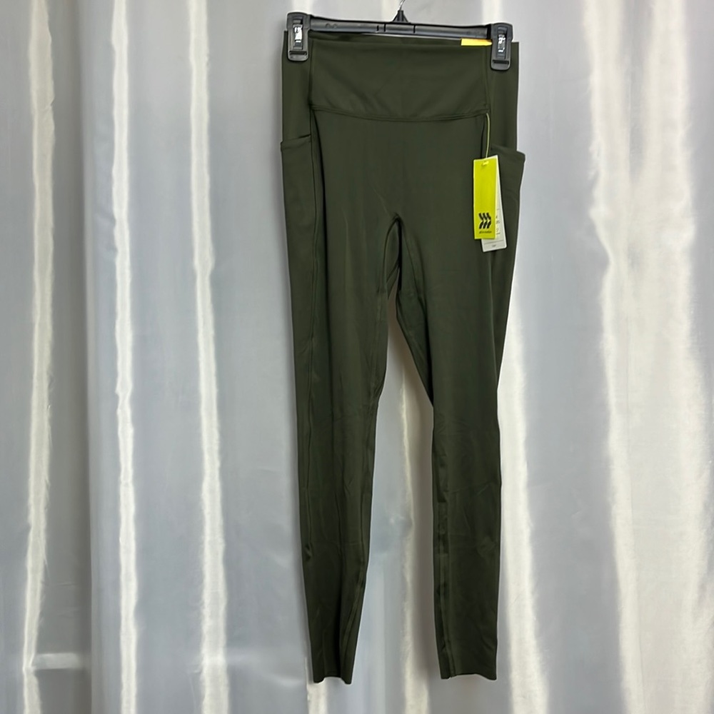 All in motion, high rise, 7/8 leggings with 2 pockets